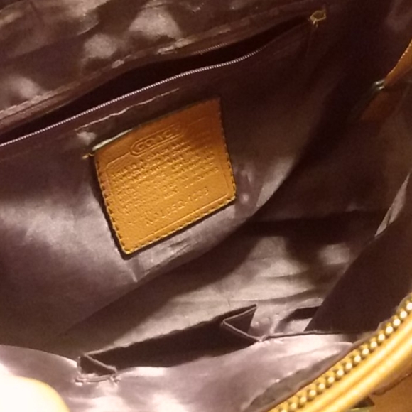 Large Coach purse - Picture 4 of 4